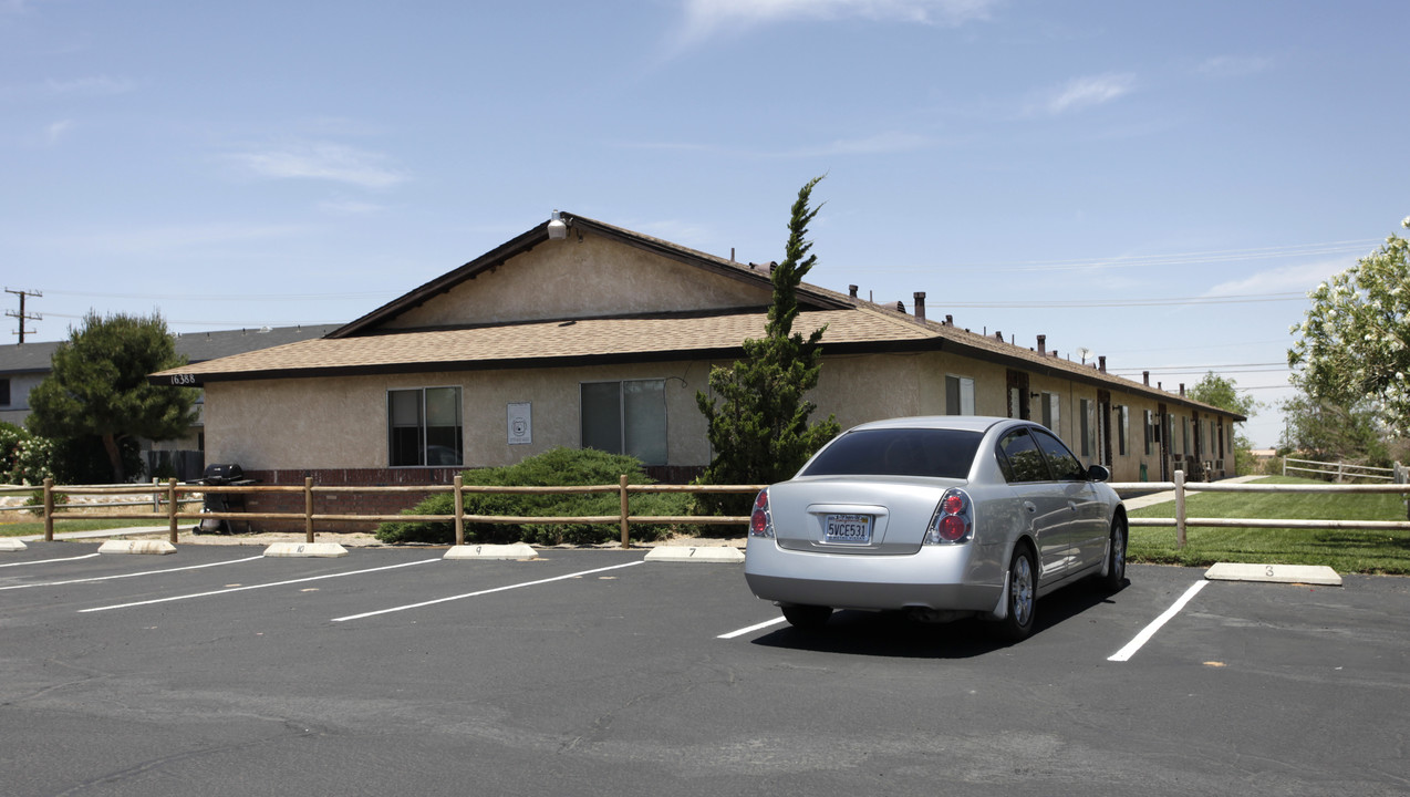 16388 Sequoia Ave in Hesperia, CA - Building Photo