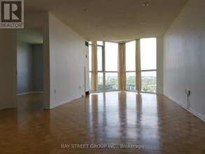 7 Concorde Pl in Toronto, ON - Building Photo - Building Photo