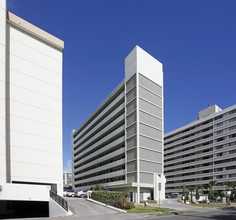 Kaahumanu Plaza in Honolulu, HI - Building Photo - Building Photo