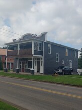 102 Franklin St, Unit Apartment 3 in Clintonville, PA - Building Photo - Building Photo