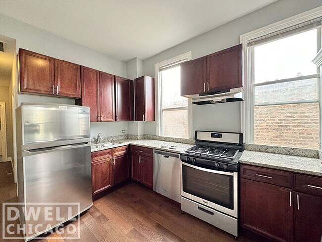 1317 N Campbell Ave, Unit 2 in Chicago, IL - Building Photo - Building Photo