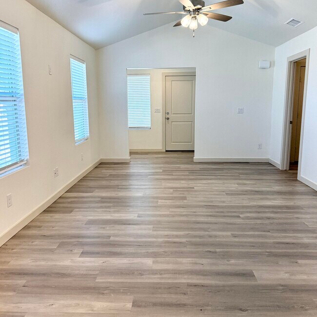 7702 Elm Ave in Lubbock, TX - Building Photo - Building Photo