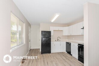 21 Oakwood Dr in St. Charles, MO - Foto de edificio - Building Photo