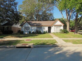 13526 Brook Hollow Dr in Sugar Land, TX - Building Photo