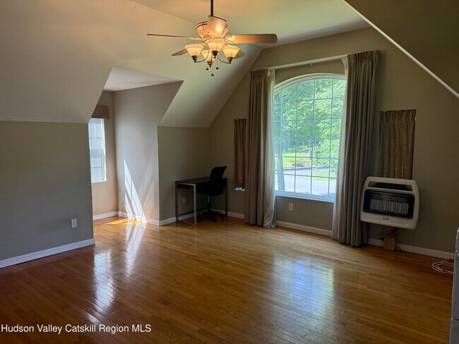 21 Easy St in Hurley, NY - Building Photo - Building Photo