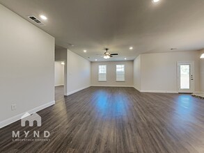 2220 Angelina St in Granbury, TX - Building Photo - Building Photo