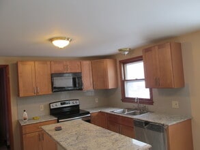 101 Dale Dr, Unit upper in North Tonawanda, NY - Building Photo - Building Photo