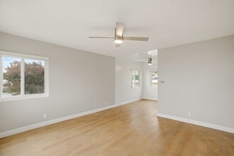 740 W 27th St in Los Angeles, CA - Building Photo - Building Photo