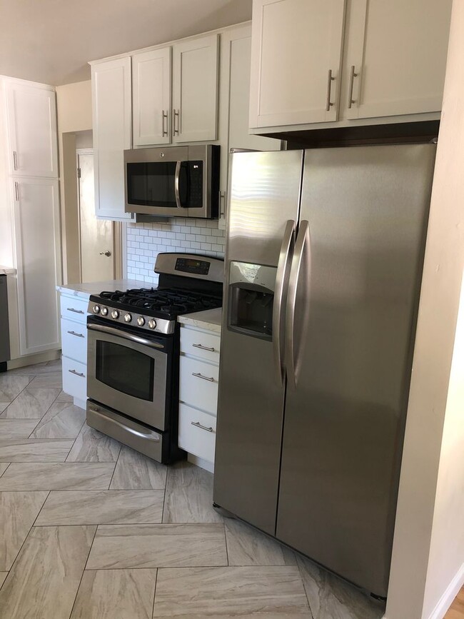 property at 5553 Elm Ln