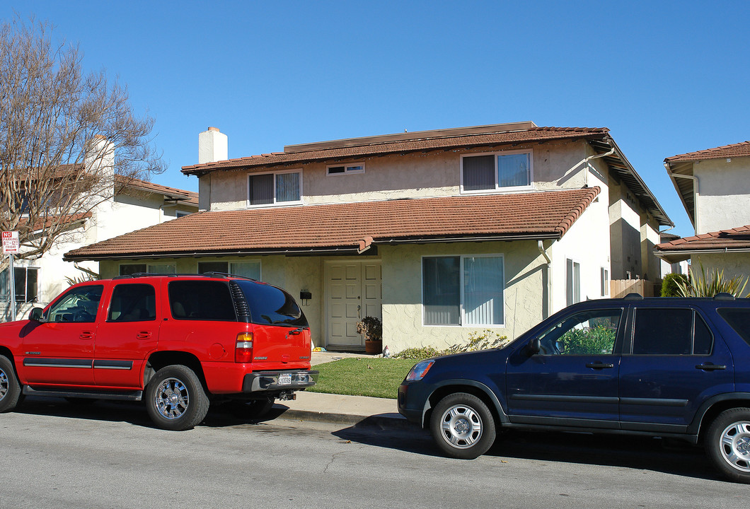 4114 Patrice Rd in Newport Beach, CA - Foto de edificio