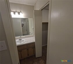 207 Palmwood Dr in Victoria, TX - Building Photo - Building Photo