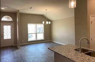 1917 S Concho Dr in San Angelo, TX - Building Photo