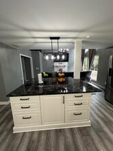 9824 157th St E in Puyallup, WA - Foto de edificio - Building Photo