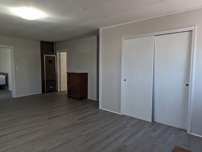 106 E 3rd St in Salisbury, MO - Building Photo - Building Photo