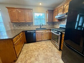 2421 NE Carousel Cir in Lee's Summit, MO - Building Photo - Building Photo