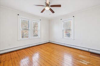 63 Prescott St, Unit 2 in Somerville, MA - Foto de edificio - Building Photo