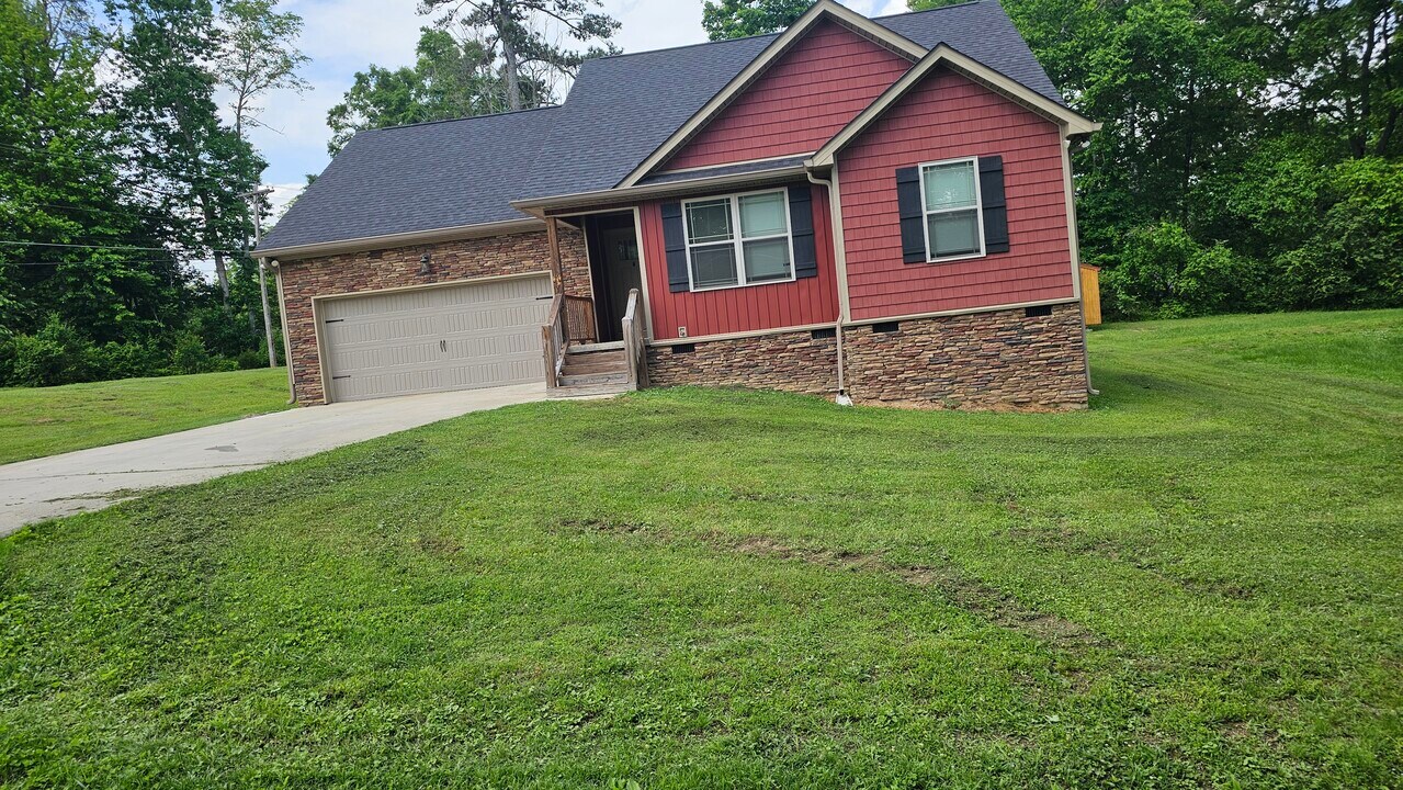 112 W Morgan St in La Fayette, GA - Building Photo