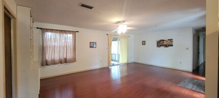 4243 NW 20th Ter in Gainesville, FL - Building Photo - Building Photo