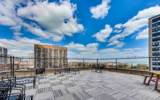 708 W Bittersweet Pl in Chicago, IL - Foto de edificio - Building Photo