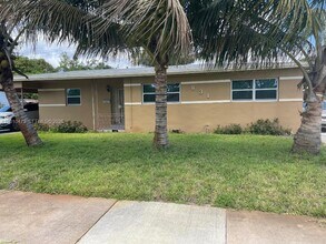 931 NW 179th Terrace in Miami Gardens, FL - Building Photo - Building Photo