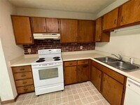 358 Bradley Woods Ct NW photo'