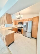 266 Greensboro Ct in Elk Grove Village, IL - Building Photo - Building Photo