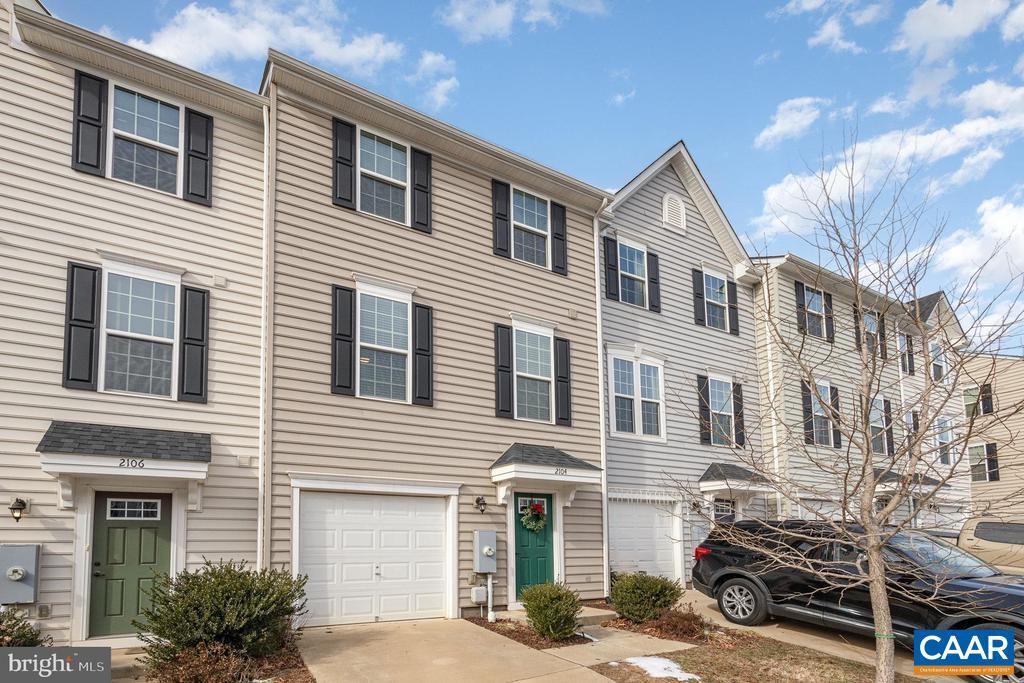 2104 Elm Tree Ct in Charlottesville, VA - Building Photo