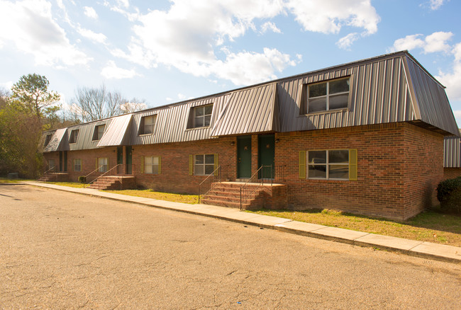 Meadowood Apartments in Talladega, AL - Building Photo - Building Photo