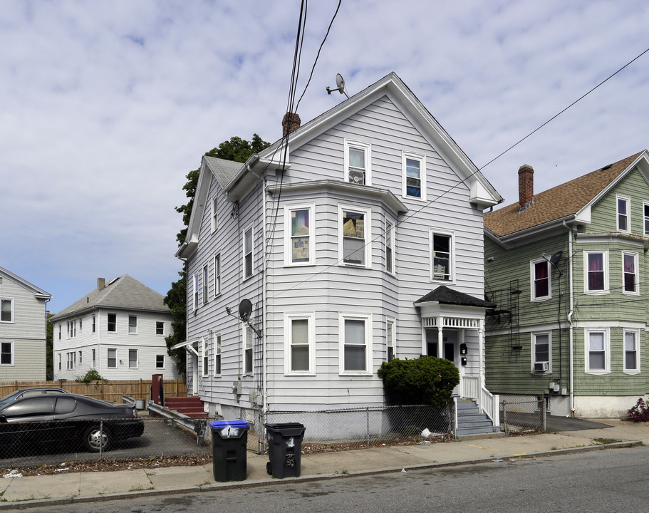 64 Ayrault St in Providence, RI - Building Photo