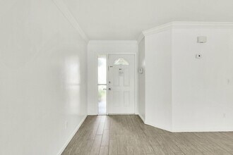 1612 SE Cascella Ct in Port St. Lucie, FL - Building Photo - Building Photo