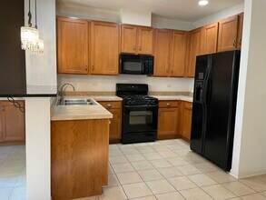 5611 Wildspring Dr in Lake In The Hills, IL - Building Photo - Building Photo