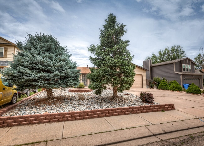 838 Daffodil St in Fountain, CO - Building Photo - Building Photo