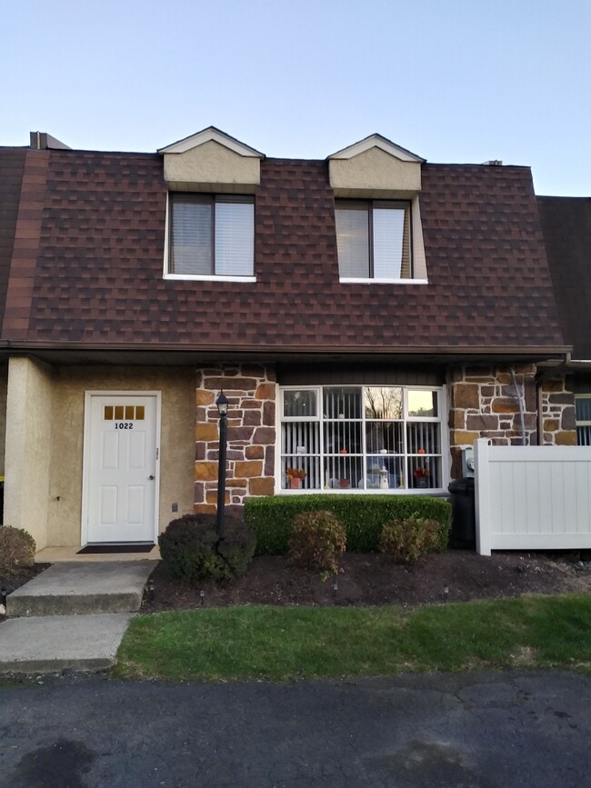 1022 Gum Pl, Unit 1022B Gum Place