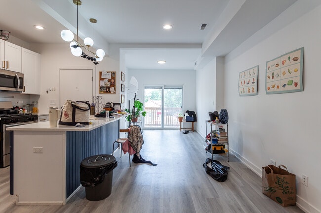 4937 N Saint Louis Ave in Chicago, IL - Building Photo - Building Photo