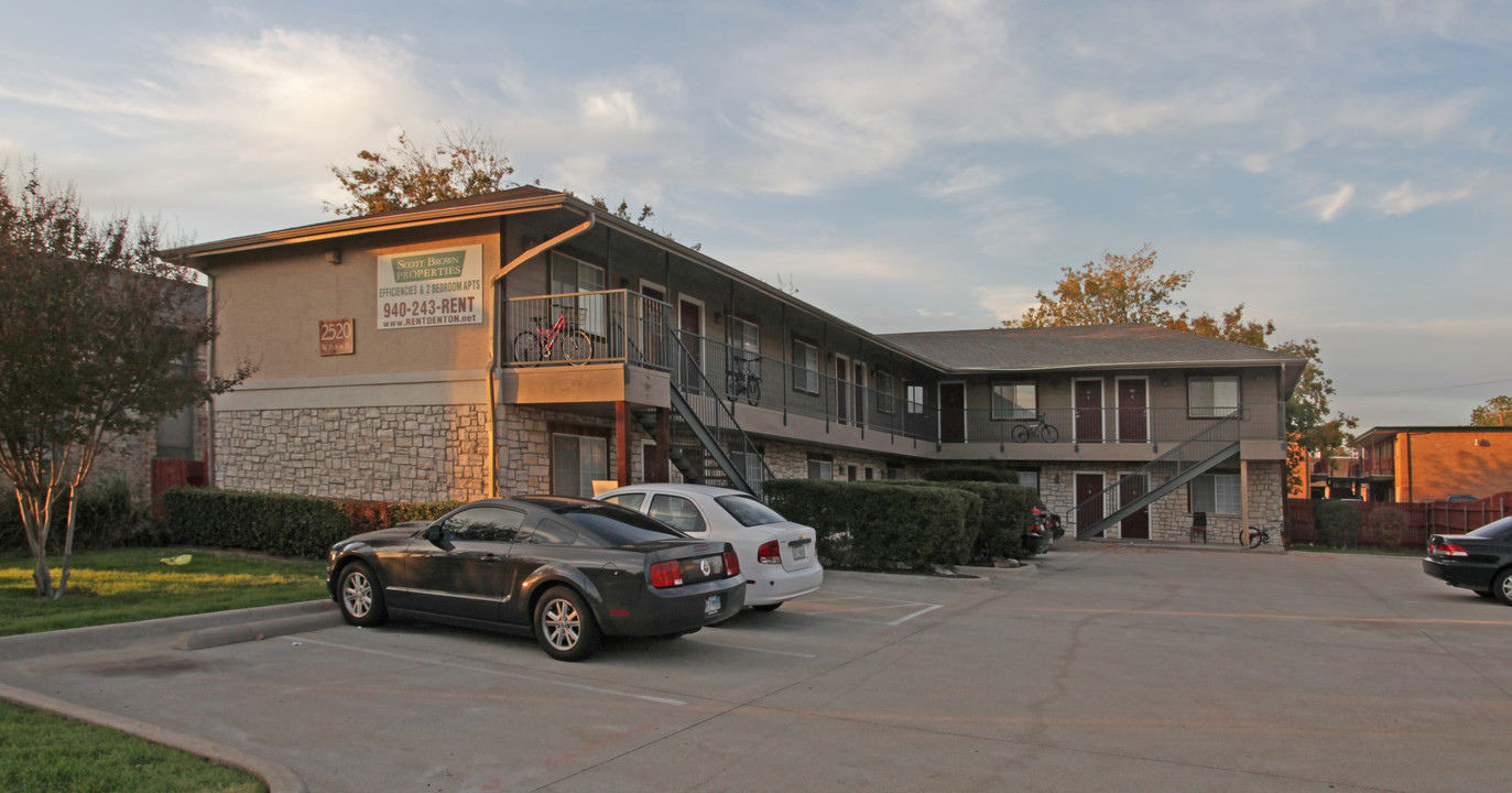 2520 W Prairie St in Denton, TX - Building Photo