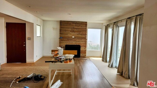 7008 Vista Del Mar Ln in Los Angeles, CA - Building Photo - Building Photo