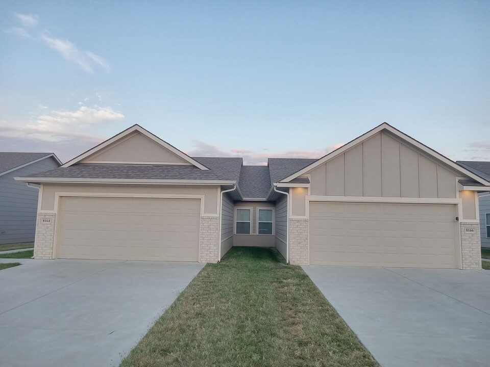 8164 E 34th Ct S in Wichita, KS - Building Photo