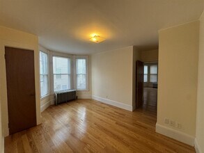 379 Harvard St, Unit 1 in Cambridge, MA - Building Photo - Building Photo