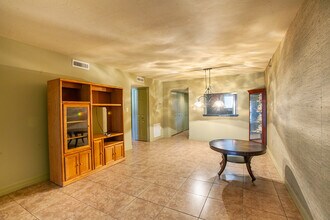 2121 Collier Ave in Ft. Myers, FL - Building Photo - Building Photo