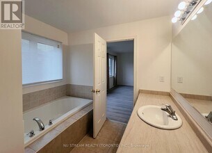 37 Kavanagh Ave in East Gwillimbury, ON - Building Photo - Building Photo