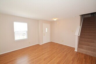 2308 Harvest Moon Dr in Greenwood, IN - Foto de edificio - Building Photo