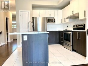 415 Kayak St in Ottawa, ON - Building Photo - Building Photo