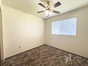 2911 Starlight Blvd in Redding, CA - Building Photo - Building Photo