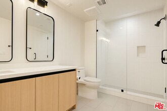 5832 Virginia Ave in Los Angeles, CA - Foto de edificio - Building Photo