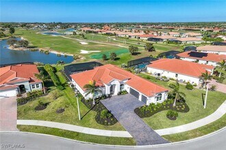 18656 Royal Hammock Blvd in Naples, FL - Foto de edificio - Building Photo
