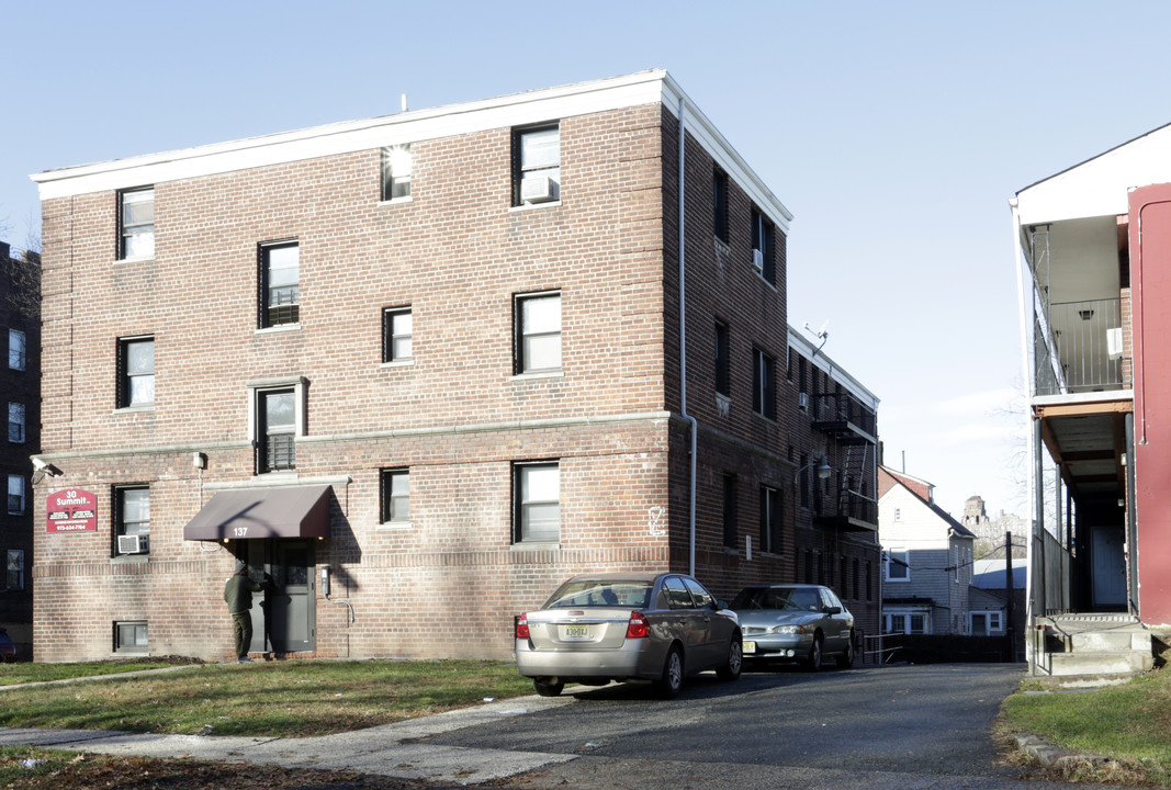 137 N Walnut St in East Orange, NJ - Building Photo