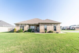 1320 Bird Song Dr in Conway, AR - Building Photo