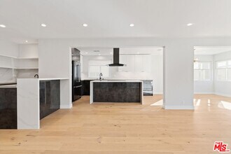 153 S Palm Dr in Beverly Hills, CA - Building Photo - Building Photo
