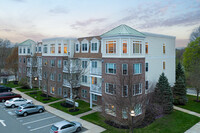 Salem Place Condominiums in Woburn, MA - Foto de edificio - Building Photo