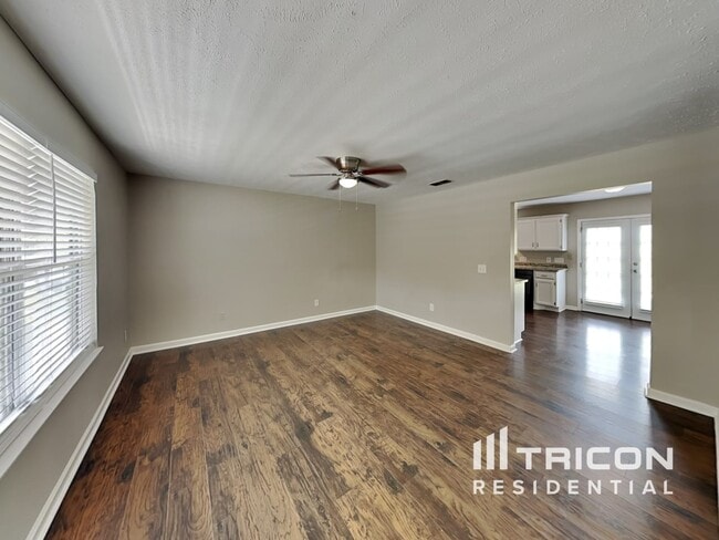 504 Sanders Dr in La Vergne, TN - Building Photo - Building Photo